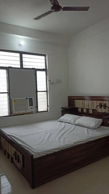 Sriram Homestay 01 Km To Sri Ram Mandir Ayodhya ภายนอก รูปภาพ