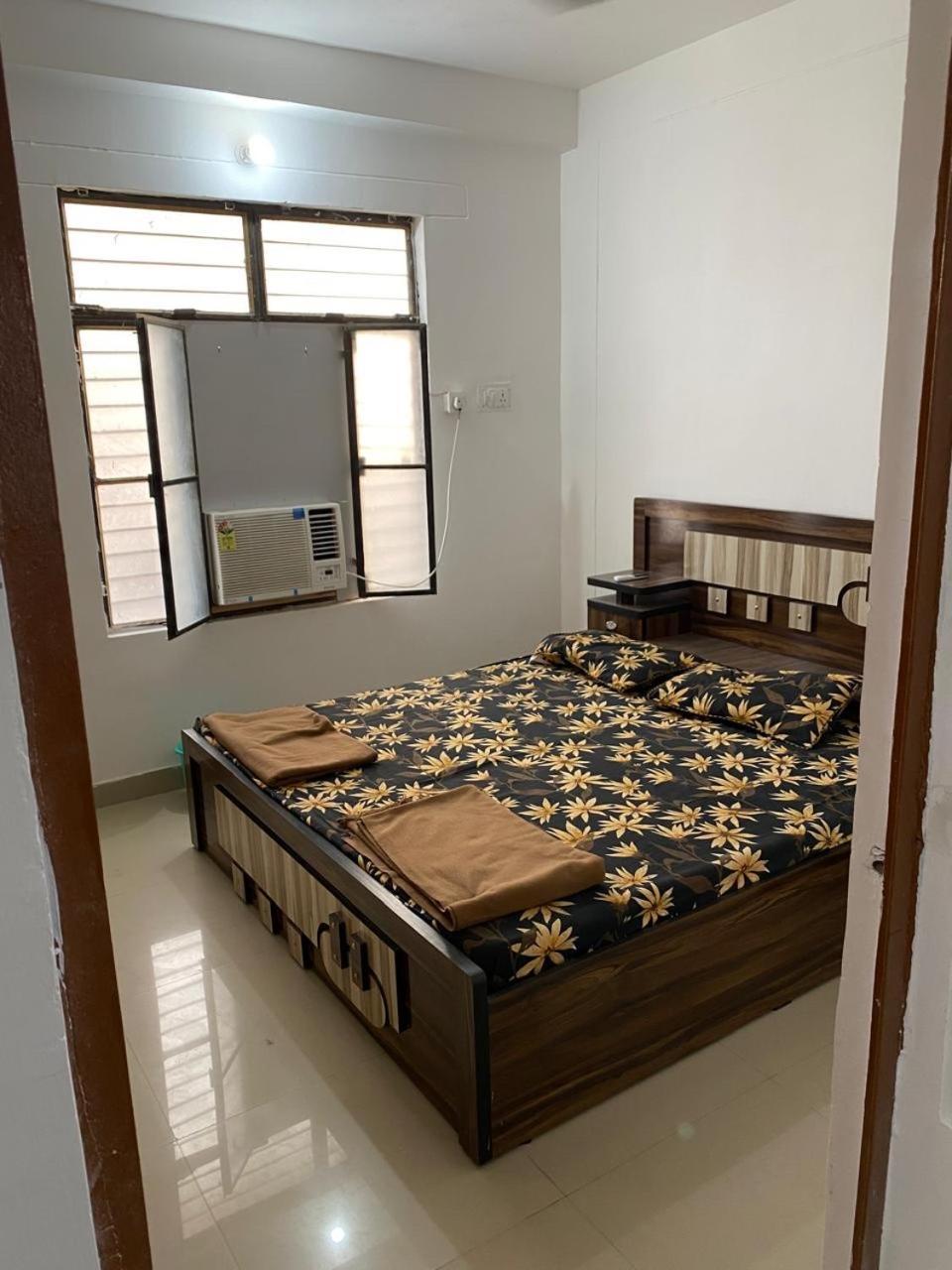 Sriram Homestay 01 Km To Sri Ram Mandir Ayodhya ภายนอก รูปภาพ